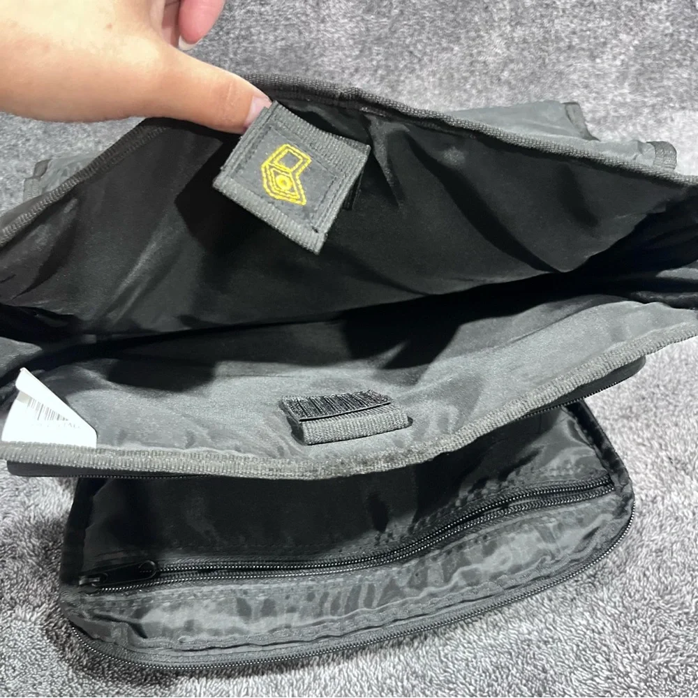 Targus CityGear II Hybrid Messenger Bag tablet small laptops unisex